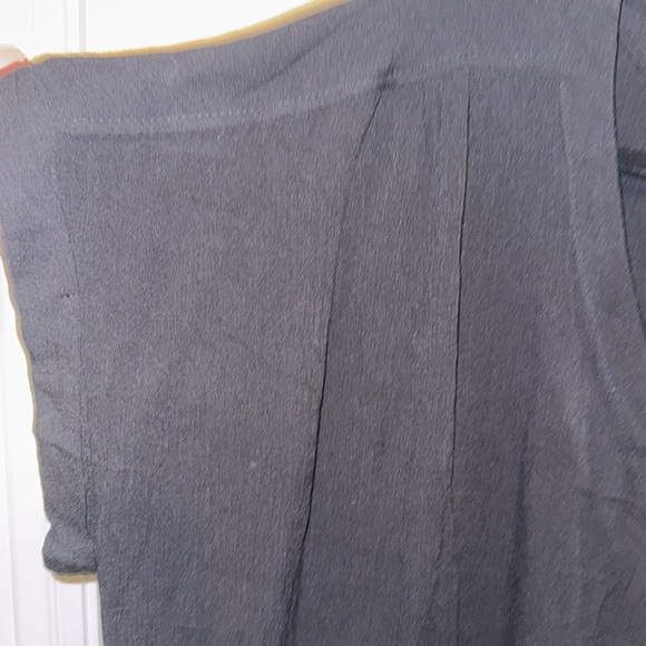 Orvis Button Down Cap Sleeve V-Neck Blouse
Size XXL NWT - Picture 4 of 8